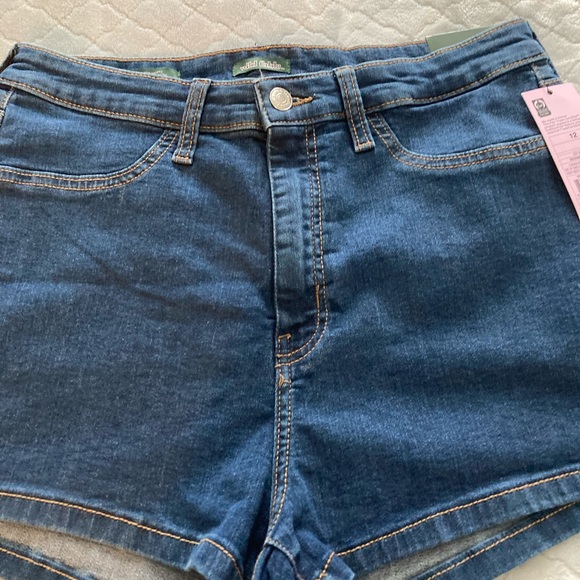 NWTS Ladies Jean Shorts - Picture 3 of 8